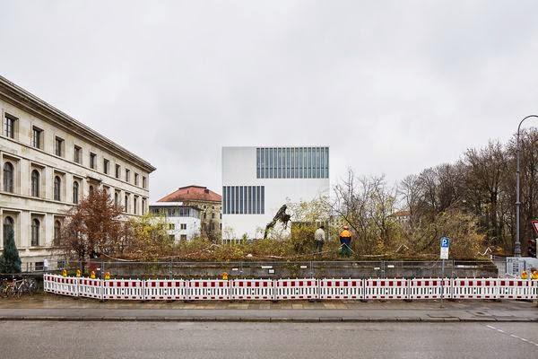 La base du temple d'honneur nazi sur la Place Royale (Königsplatz) de Munich a été dégagée.