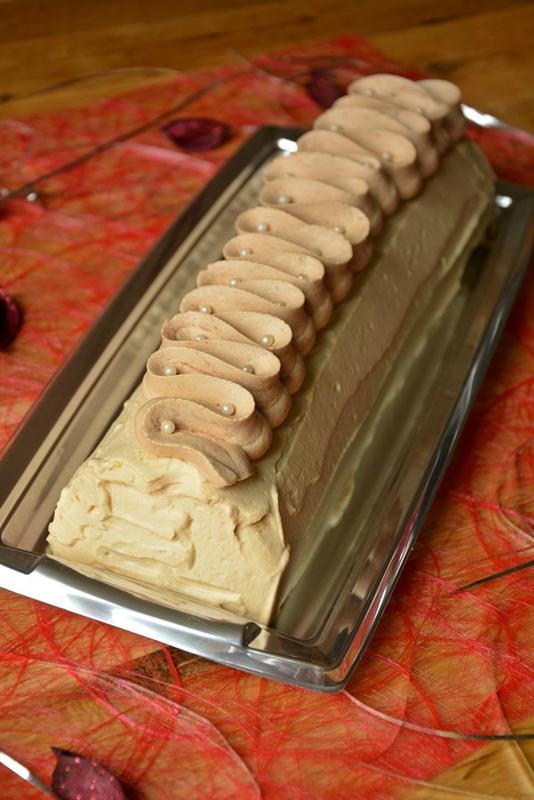 Bûche au caramel au beurre salé et aux pommes