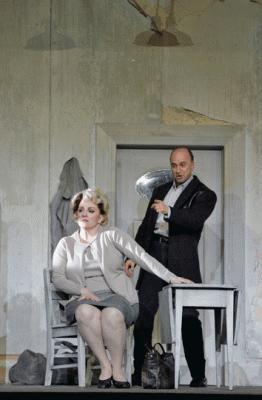 Gertrude (Michaela Maertens) et Peter (Dwayne Croft) © Cory Weaver/Metropolitan Opera