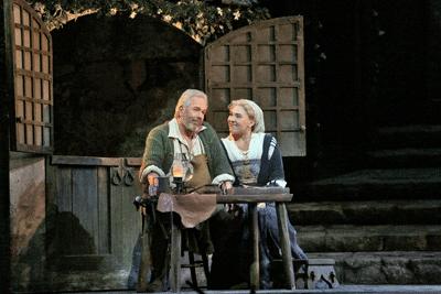 Eva (Annette Dasch) et Sachs (James Morris)© Ken Howard /Metropolitan Opera