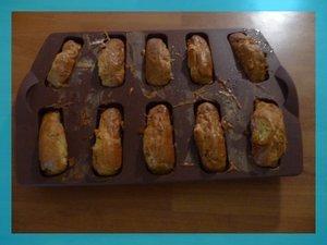 Mini cakes roquefort, noix et lardons fumés.