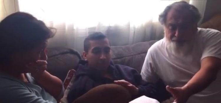 Joey Trombone fait le plus beau des cadeaux à ses parents