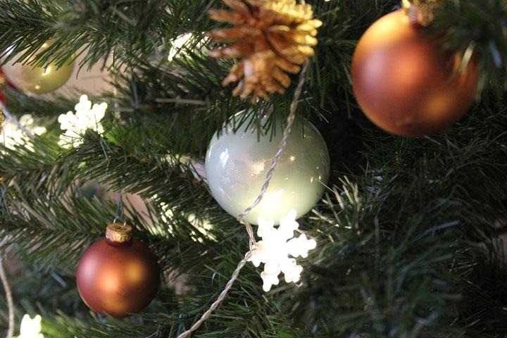 décoration de table noël,sapin de noël,table de fête,décoration vert d'eau,décoration champagne,décoration bronze,noël bronze