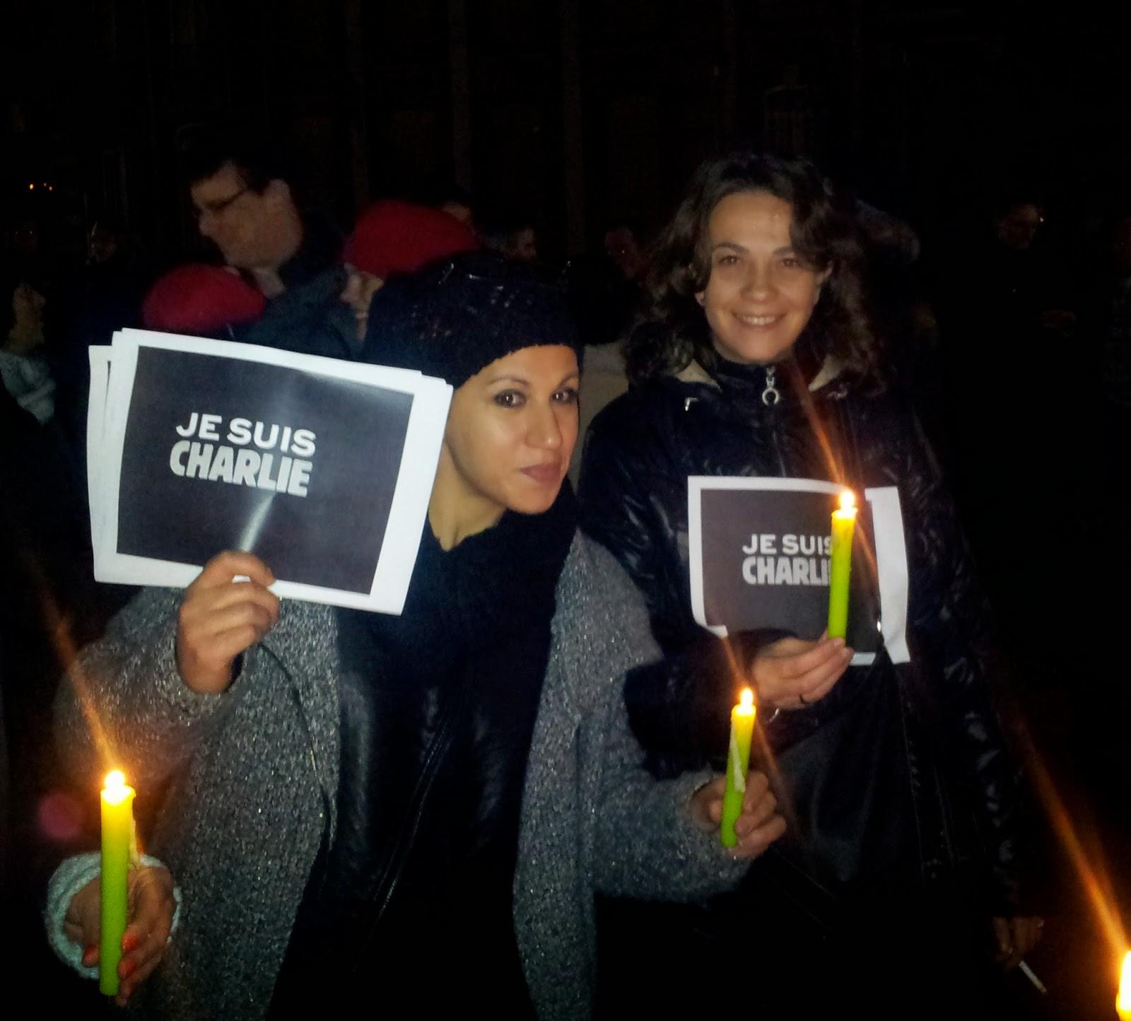 1500 lovériens rassemblés en silence pour crier leur compassion avec les victimes de « Charlie Hebdo »