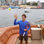 Federer et Hewitt échangent des balles sur deux bateaux