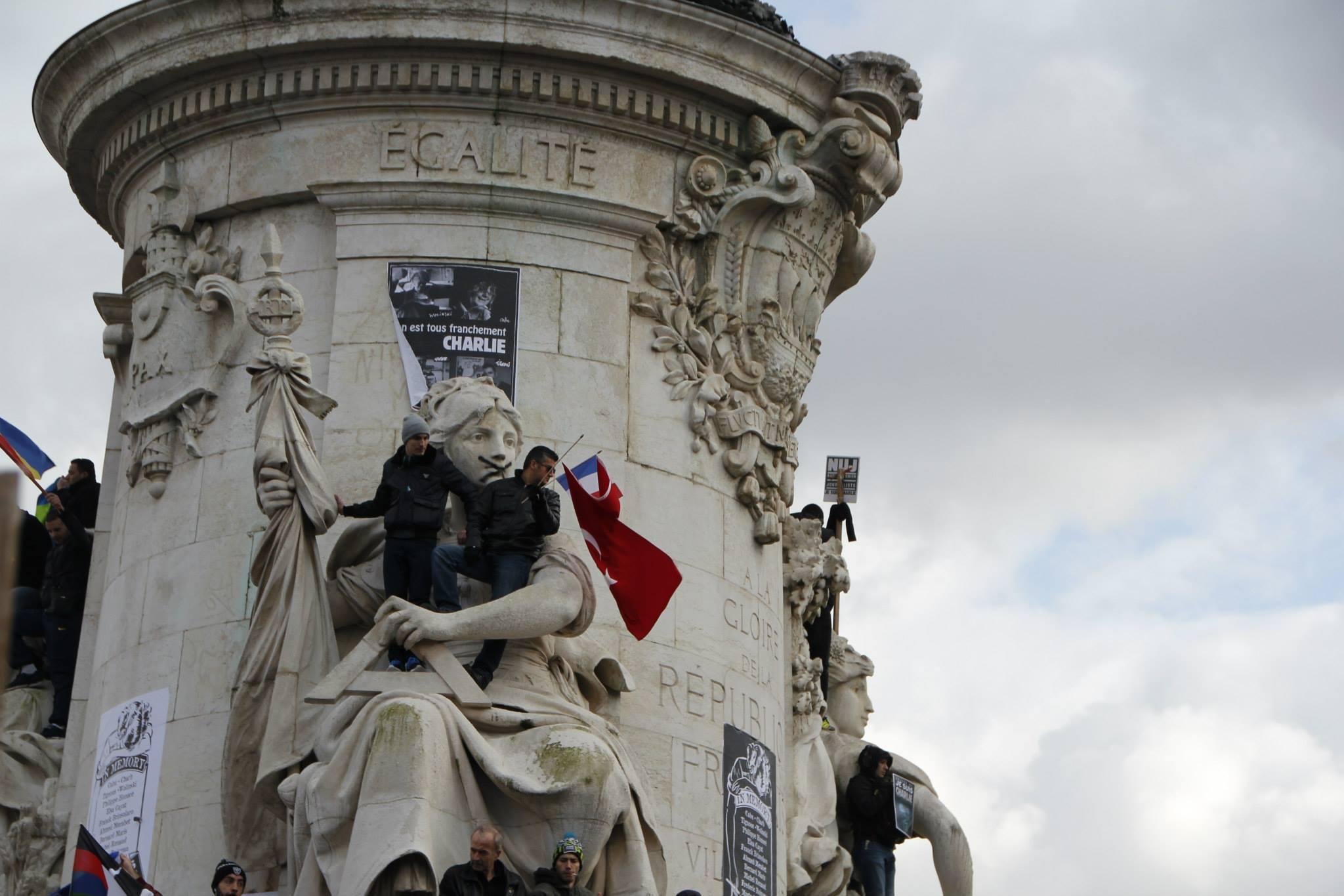 #JeSuisCharlie - Place de la Répubique - Manifestation Paris 11 janvier 2015 - Photo Mitra Etemad - Tous droits réservés / Reproduction interdite.