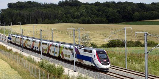 Un TGV duplex dans l'Est de la France.