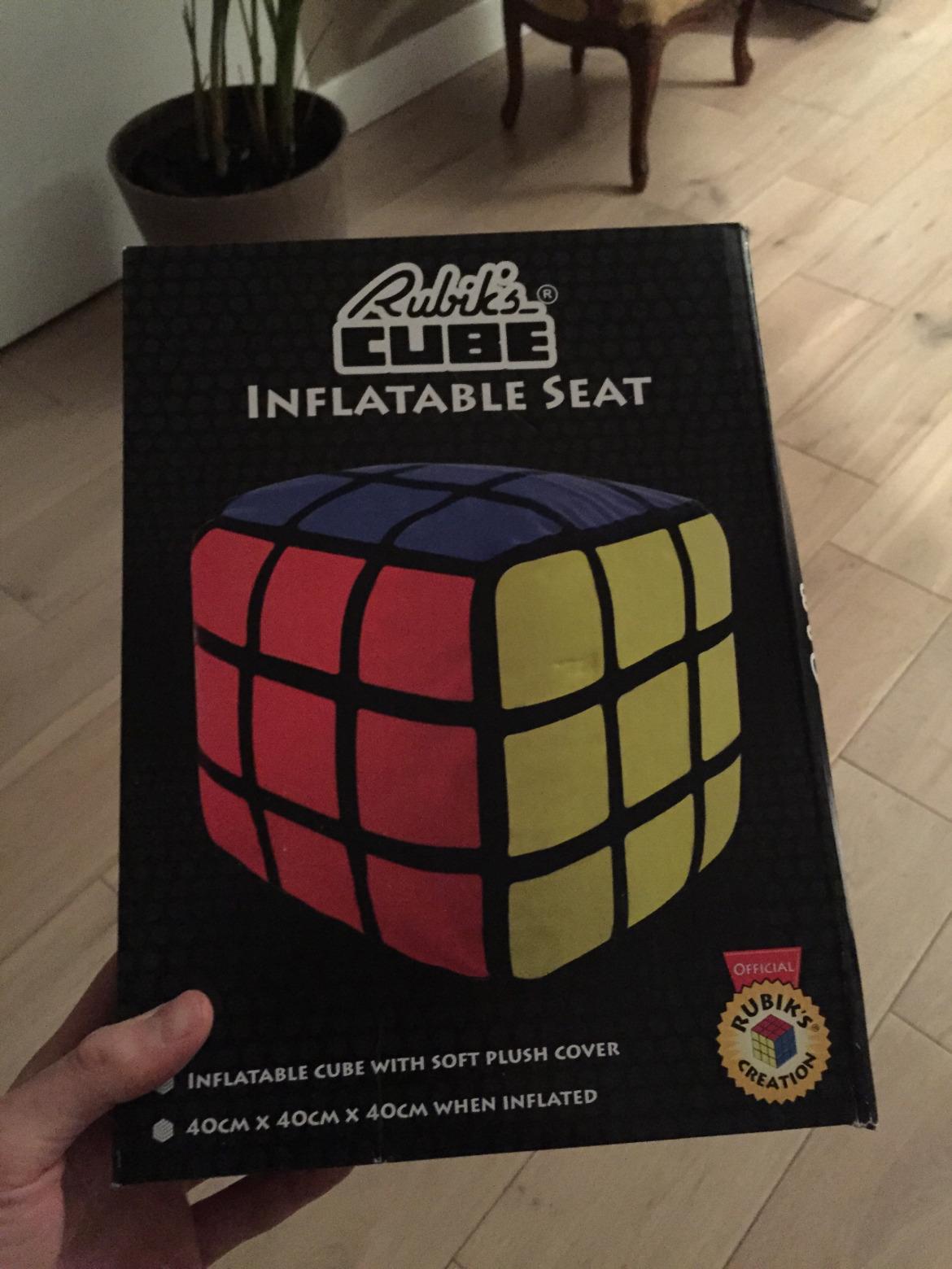 Je me suis amusé avec ce Pouf gonflable Rubik's cube ! 1 - Paperblog