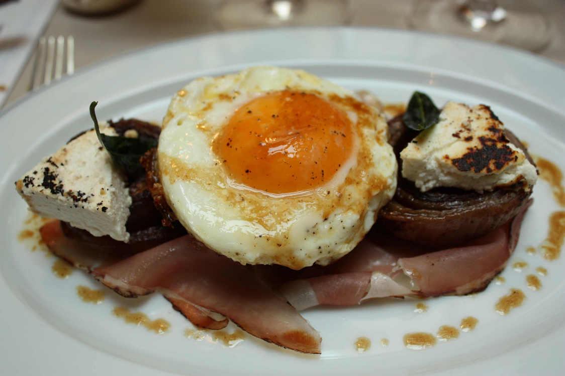 œuf au plat oignons jambon © P.Faus copie