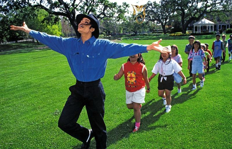 Michael-Jackson-by-Harry-Benson-1993-Inside-Neverland-HQ-michael-jackson-31087232-1993-1300