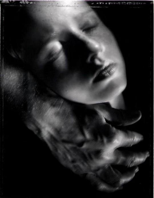 jeune fille sur la main de son pÃ¨re