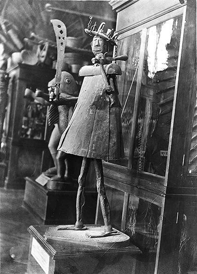 Statue-du-dieu-Gou-en-1895-au-musée-d’Ethnographie-du-Trocadéro.