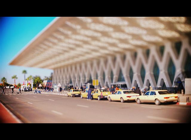 Taxis devant l'aéroport de Marrakech