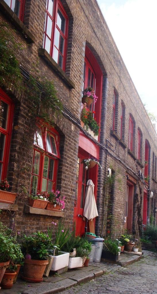 Iliffe yard - Sunday brunch @ The Electric Elephant