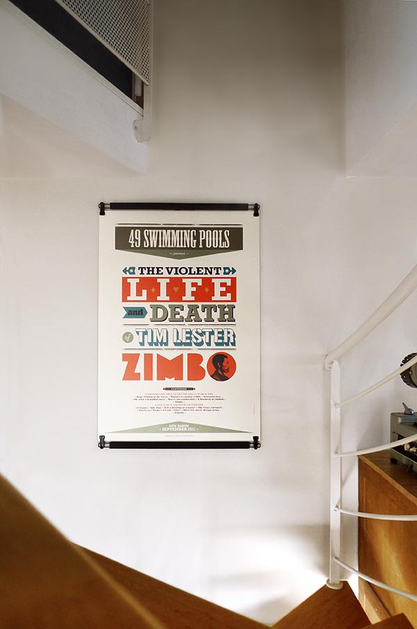 Le Poster-pant itBlack finition bois brĂťlĂŠ et affiche 49 swimming Pools ÂŠ Dezzig