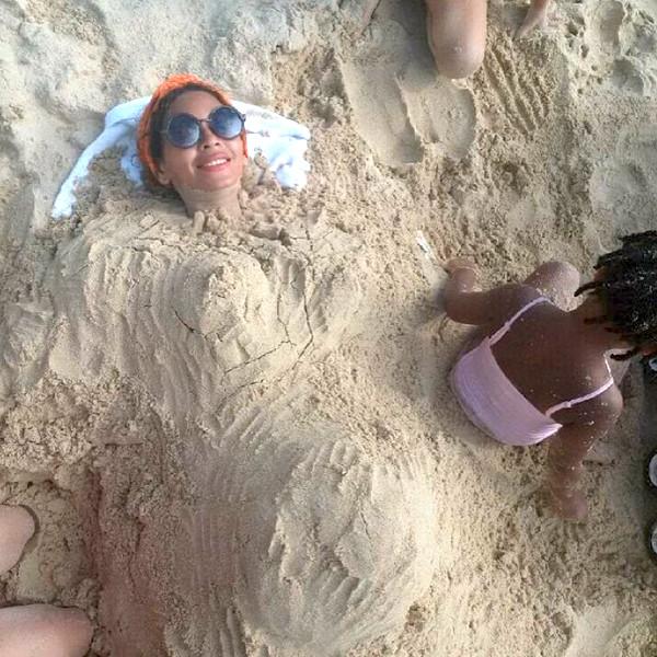 Beyonce-Bump-Burried-Sand