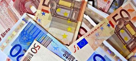 Programme de relance de la BCE : la banque centrale pourrait verser 2100 EURO à chaque citoyen Programme de relance de la BCE : la banque centrale pourrait verser 2100 EURO à chaque citoyen