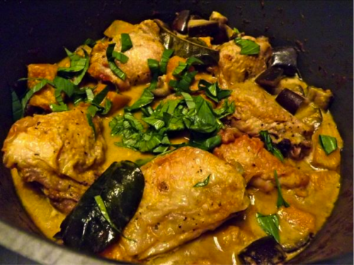 Curry vert thaï de kabocha, aubergine et poulet