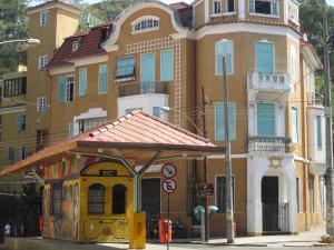 Un arrêt du bondihno au centre de Santa Teresa