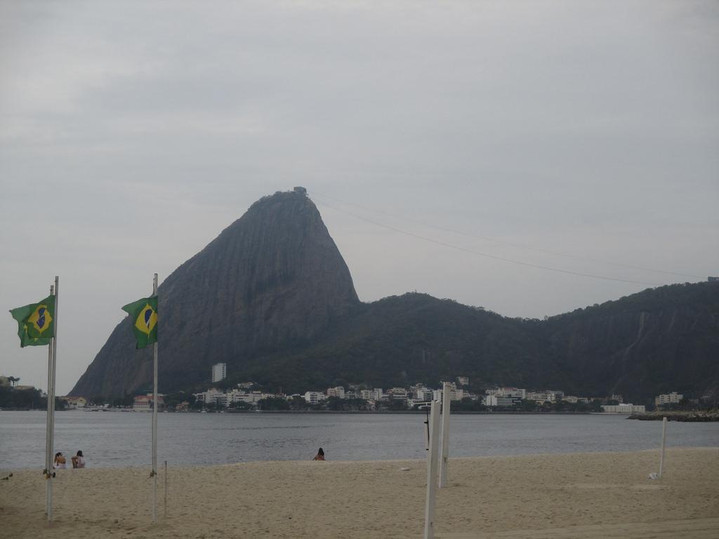 Vue sur le  Pain de Sucre depuis la plage de Flamengo.