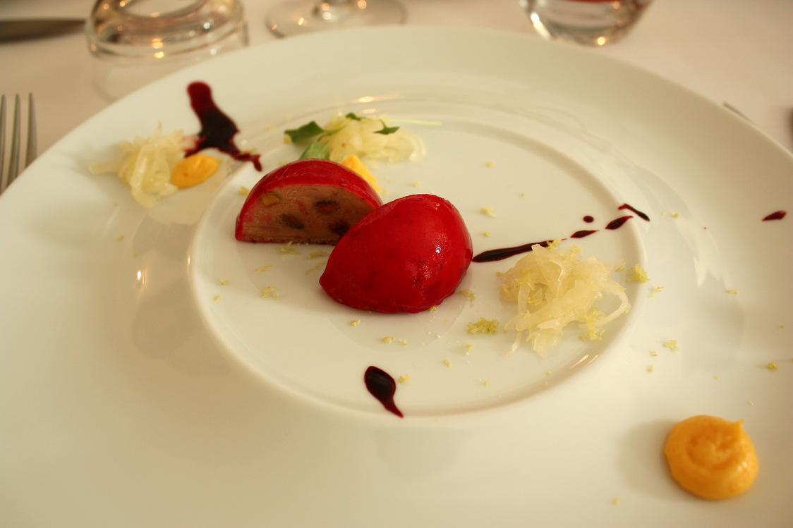 Foie gras comme un nougat betterave craudine cédrat © P.Faus 