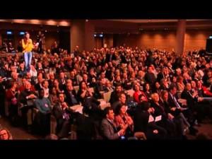 [VIDEO] Une directrice d’école dénonce l’hypocrisie à la française devant Valls et Vallaud-Belkacem