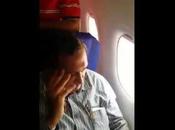 homme fait humilier après avoir tripoté femme dans avion