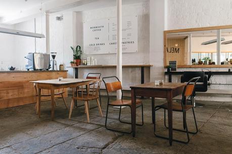 Royaume-Uni  / Melanie Giles Café  : Un salon de coiffure-café /