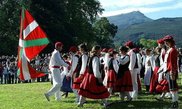 Costumes traditionnels basques - Paperblog