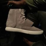 Les sneakers signées Kanye West x Adidas en avant-première aux Grammys