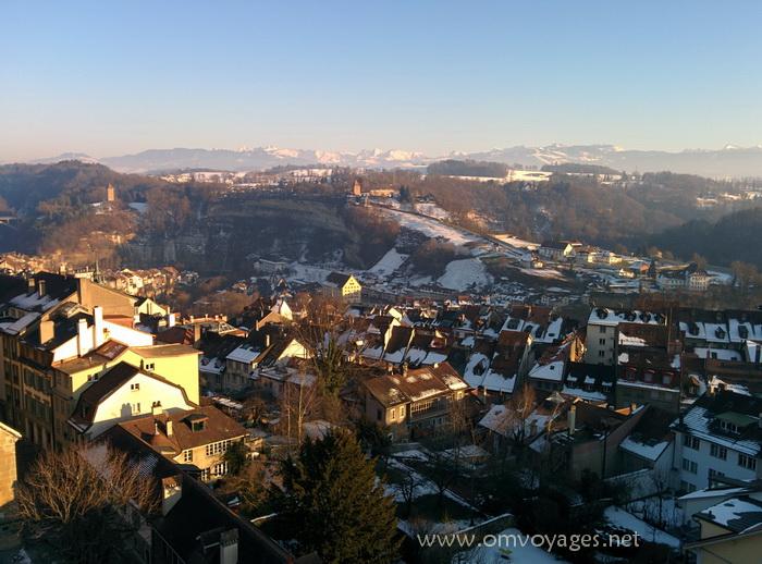 Ville de Fribourg vue du plus haut point de la ville, au Collège St-Michel