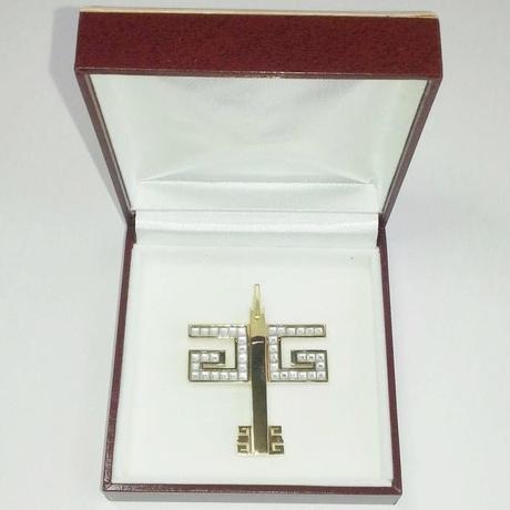 Un pendentif plaqué or personnalisé