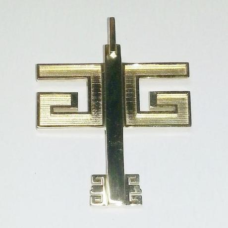 Un pendentif plaqué or personnalisé