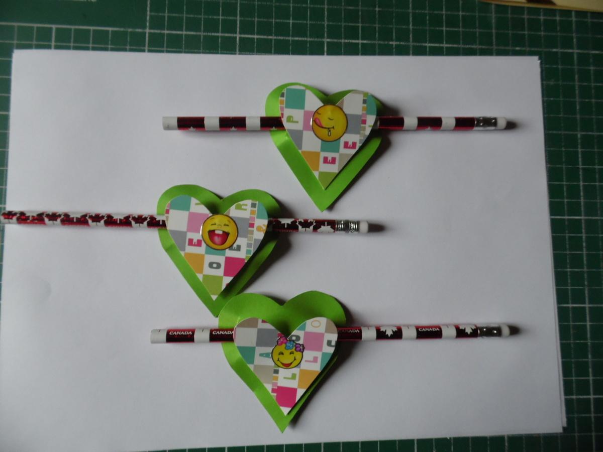 la dernière photo.... ce sont des crayons ramenés du canada et offerts aux copines du vendredi matin...
