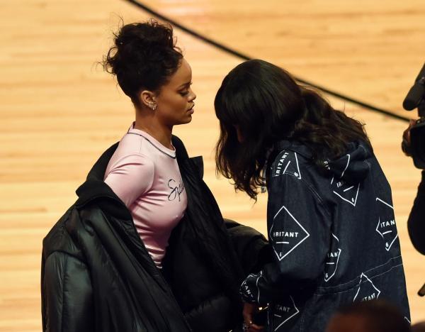 Rihanna sans soutien-gorge aux All-Star Game de la NBA