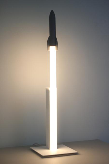 Arnout Meijer Studio a créé cette superbe lampe de bureau appelée « Get Ready for the Launch