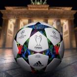 Le ballon de la finale de la Ligue des Champions rend hommage à Berlin
