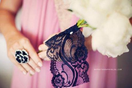 Vrai mariage noir moderne dentelle-boquet-mariee