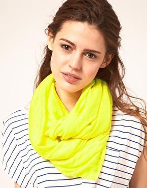 foulard-jaune-tenue-festive-2014-comment-porter-mon-foulard-pour-un-anniversaire-conseils-astuces