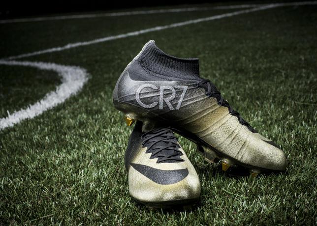 Les nouvelles chaussures de foot de Cristiano Ronaldo - À Lire