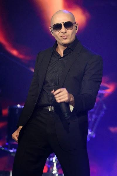 Pitbull et Enrique Iglesias font le show en concert !