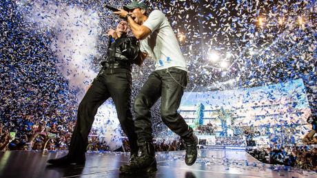 Pitbull et Enrique Iglesias font le show en concert !