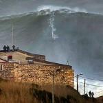 Il surfe une vague de 27 mètres : est-ce suicidaire ?