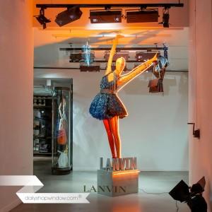 dailyshopwindow-vitrines-créatives-creative-windows-vitrines-magasins-windows-shop-Lanvin_07_14DEC11