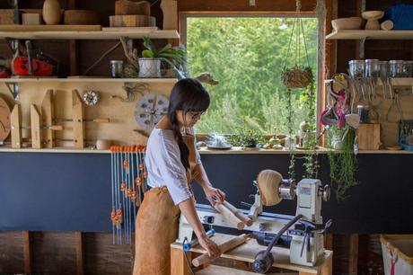 Californie / Silvia Song, une artiste slow-design qui travaille le bois /