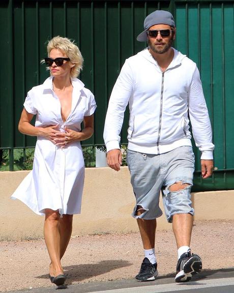 Exclusive... Pamela Anderson & Rick Salomon Out For A Stroll In Cap d'Antibes