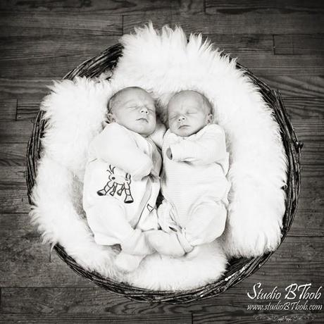 Photos de jumeaux nouveau-né vers Saint-étienne