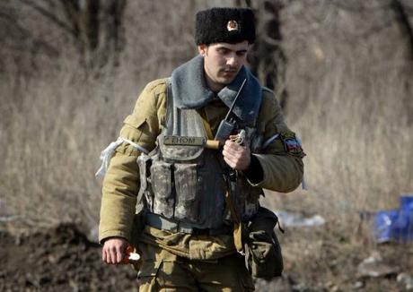 Ukraine: les démineurs rebelles désamorcent les pièges à Debaltseve