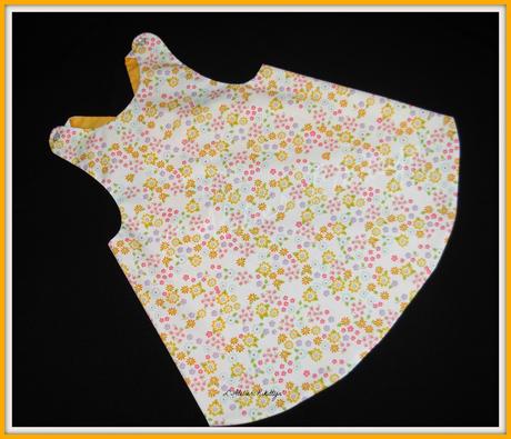 2014.04.27 - Ensemble tablier croisé et pantacourt, coton fleuri doublé coton jaune, barrette noeud clic-clac