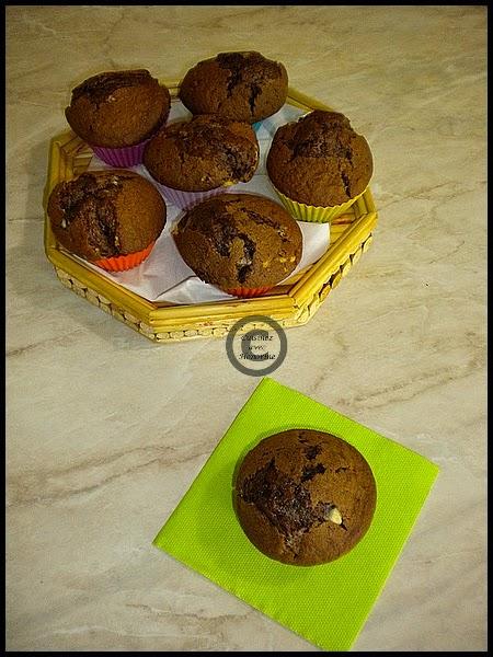 Muffin au chocolat et pépites de chocolat blanc